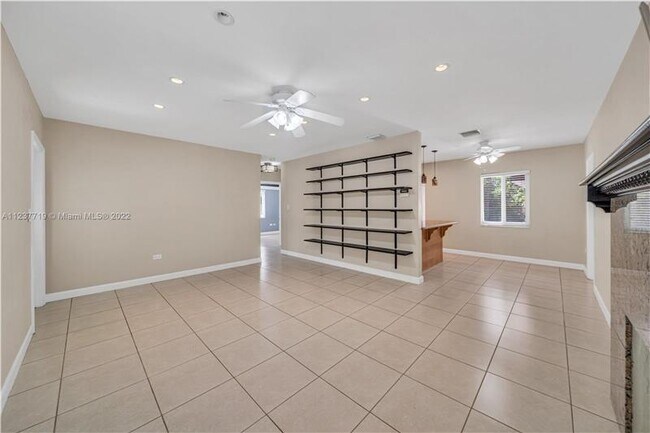 Building Photo - 3910 SW 2nd Terrace