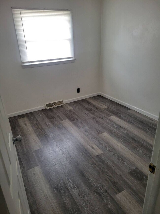 Building Photo - 6910N43rdM(723)
