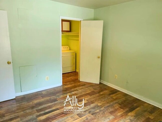 Building Photo - 840 Runnel Ct