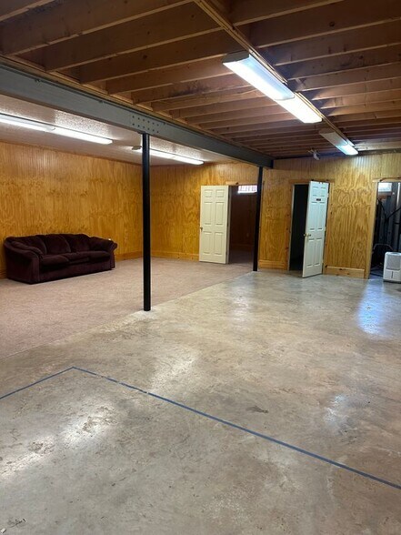 Building Photo - 2156 Hollow Rd