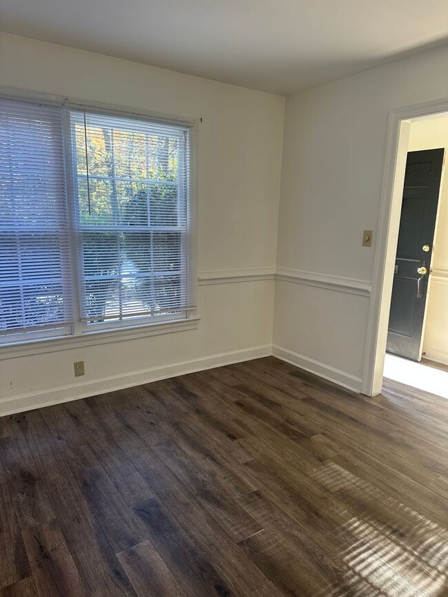 Building Photo - 2 Bedroom/ 2 bath Condo