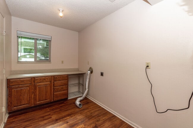 Building Photo - 6674 Braun Ct