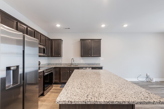 Building Photo - 7429 Thomas Ln