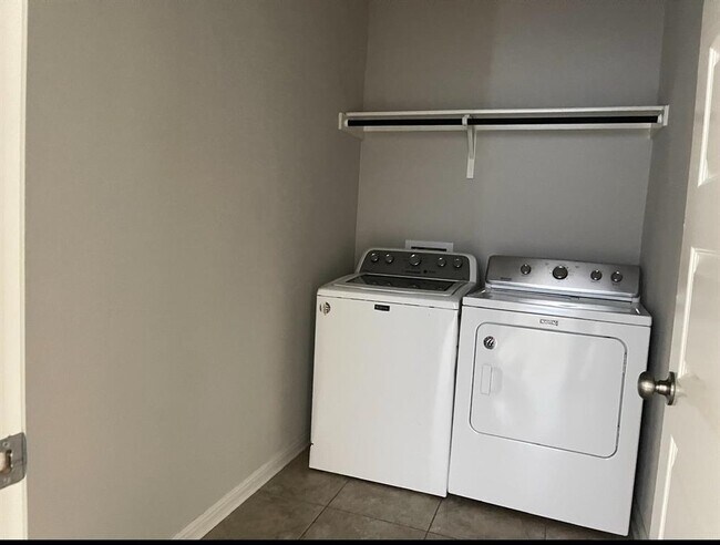 Building Photo - 2340 Pecan Island Dr