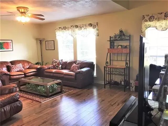 Building Photo - 544 Cedarwood Dr