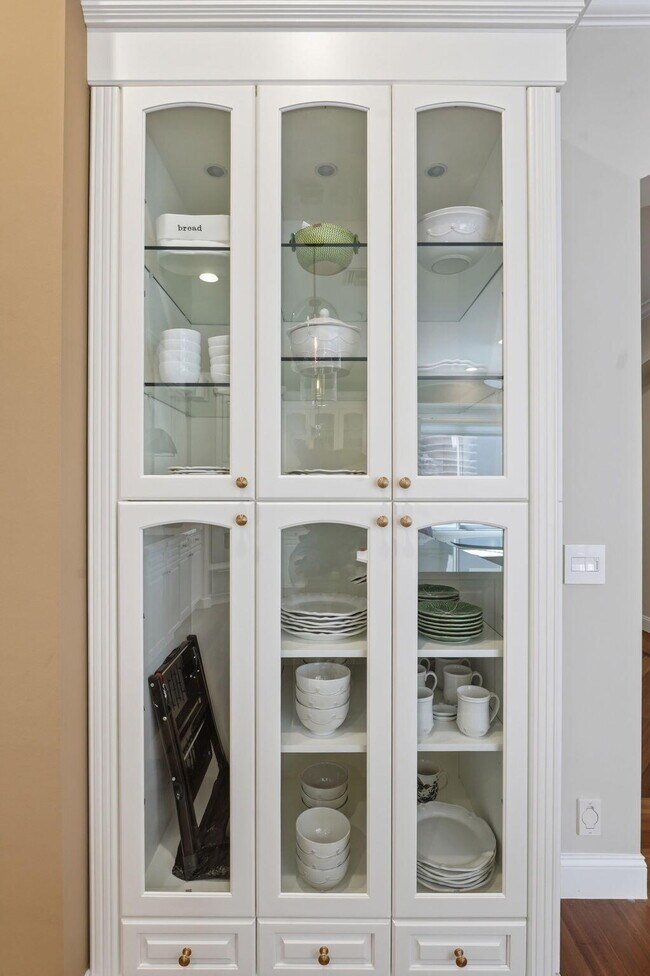 Building Photo - 921 Osceola Dr