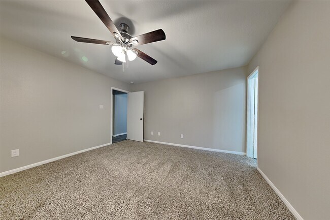 Building Photo - 2203 Longleaf Pines Ln