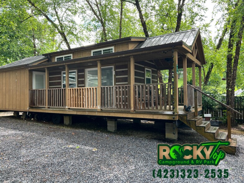 Building Photo - 496 Pearl Ln