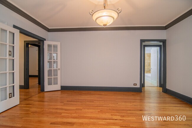 Building Photo - 7640 S Phillips-1
