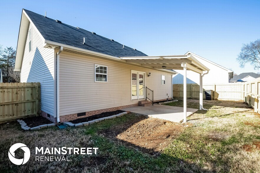 Building Photo - 1730 N Cove