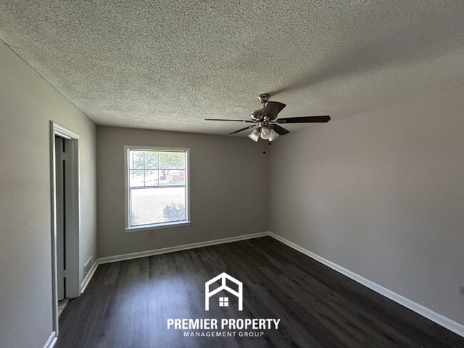 Building Photo - 3BR/2BA Memphis Rental with Attached 2-Car Garage & Hardwood Flooring