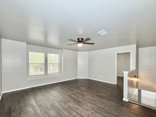 Building Photo - Spacious 4 Bedroom Home in Bristol Forest!