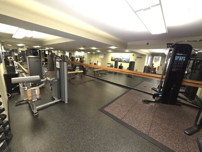 Building Photo - 345 N La Salle Dr