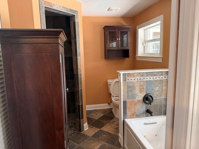 Building Photo - 8526 SW Westwood Ln