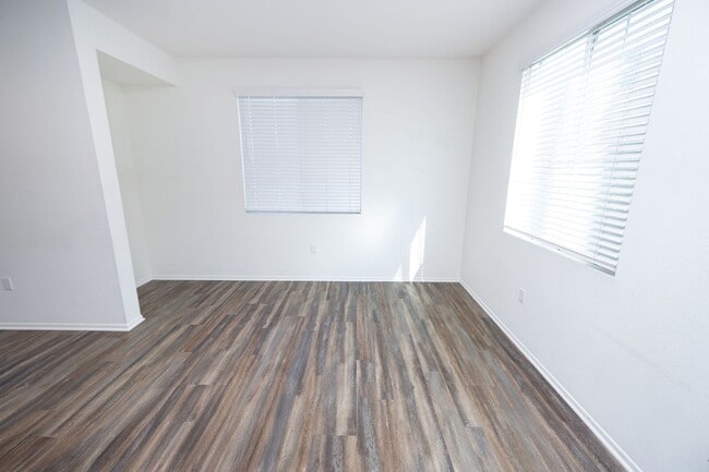 Building Photo - Amazing 3 Bedroom Condo available now! Totally loaded unit, schedule a tour today!