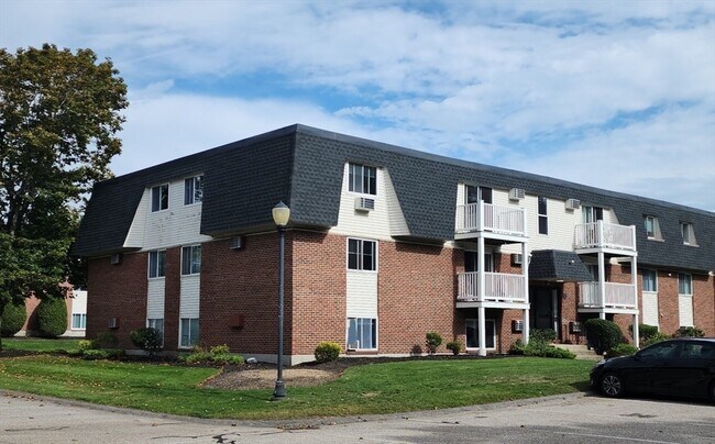 Building Photo - 135 E Main St