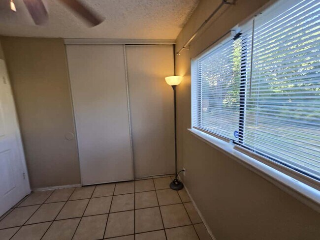 Building Photo - 8338 Longhorn Ridge Dr