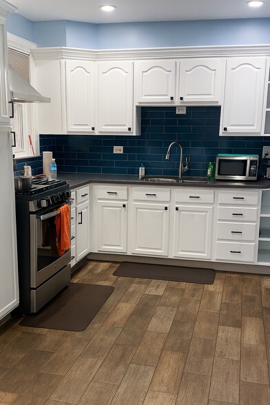 Unit 1a Kitchen - 5724 W Henderson St