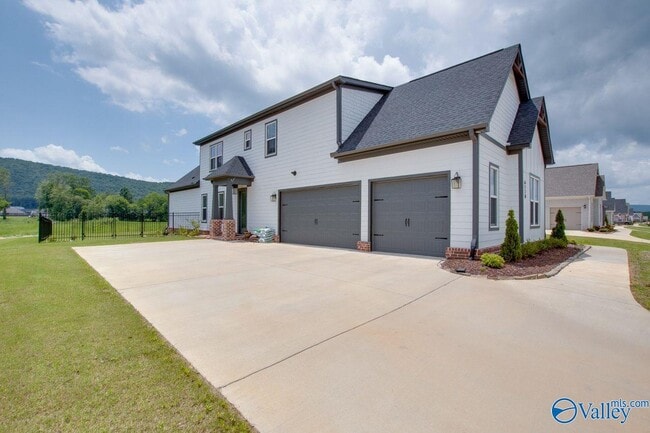 Building Photo - 6128 Pembrook Pond Pl SE