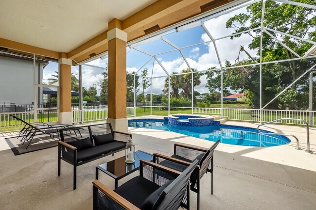 Building Photo - 15622 Cypress Park Dr