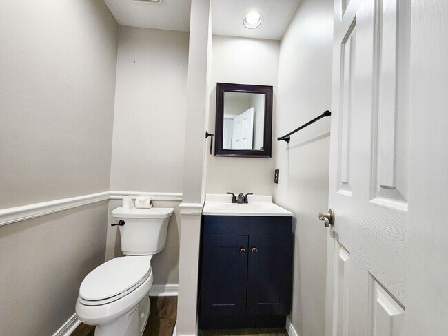 Building Photo - 2412 N Mission Cir