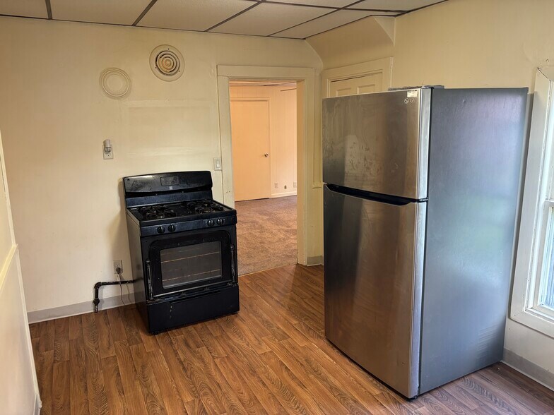 Lowern Kitchen - 632 Blair Ave