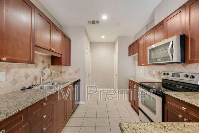 Building Photo - 321 Metropolitan Dr