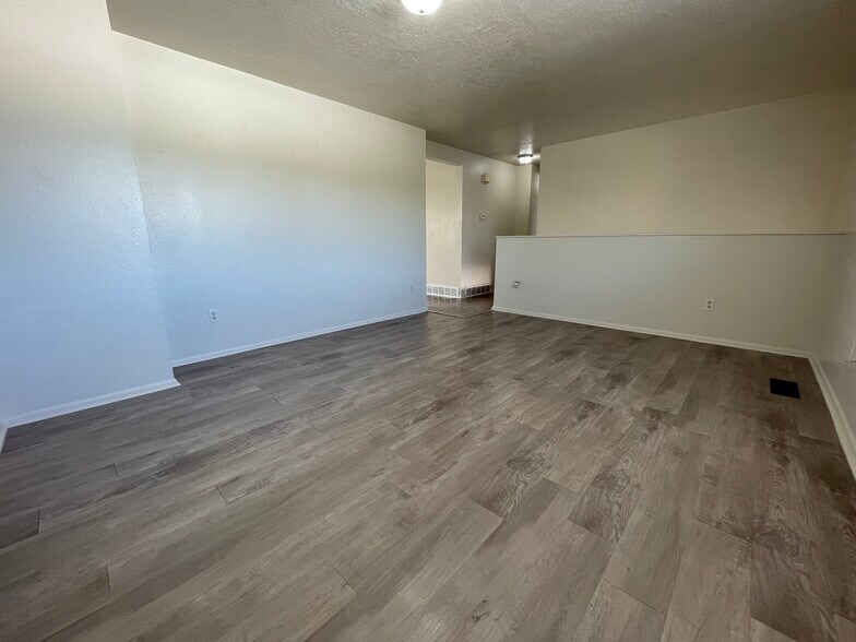 Building Photo - 264 E 100 N