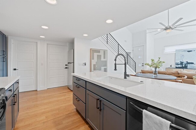Building Photo - 402 W 55th St