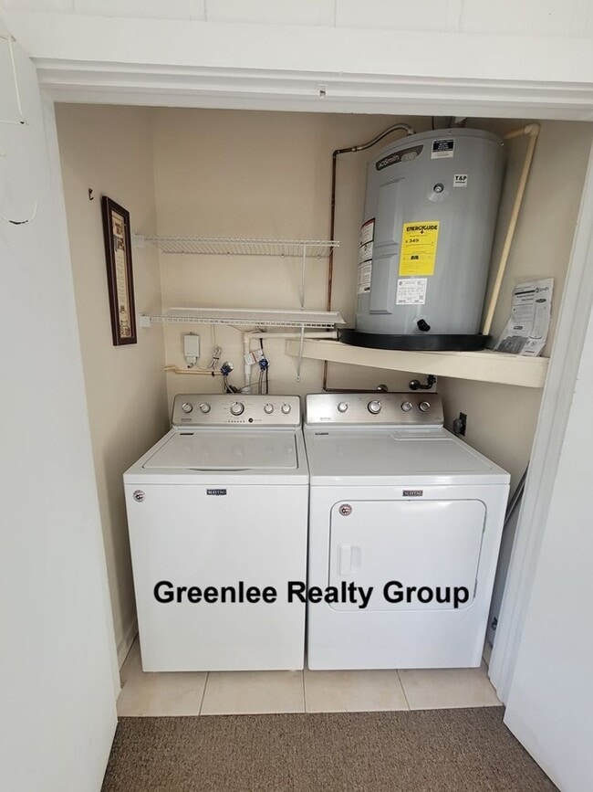 Building Photo - Beautiful 2 Bedroom / 2 Bathroom Waterfront End Unit in Heritage Lake (55+ Community)