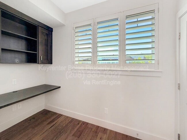 Building Photo - 3033 S Trailwood Way