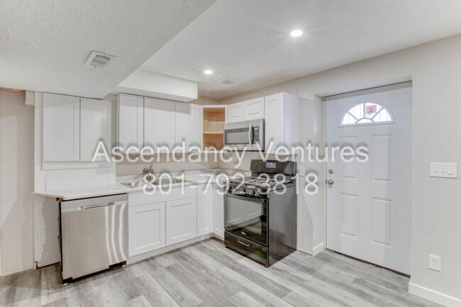 Building Photo - 171 Calais Ln