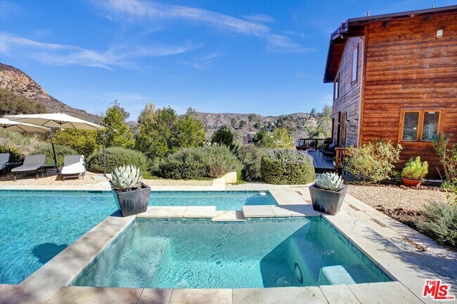Building Photo - 1850 Olivera Dr