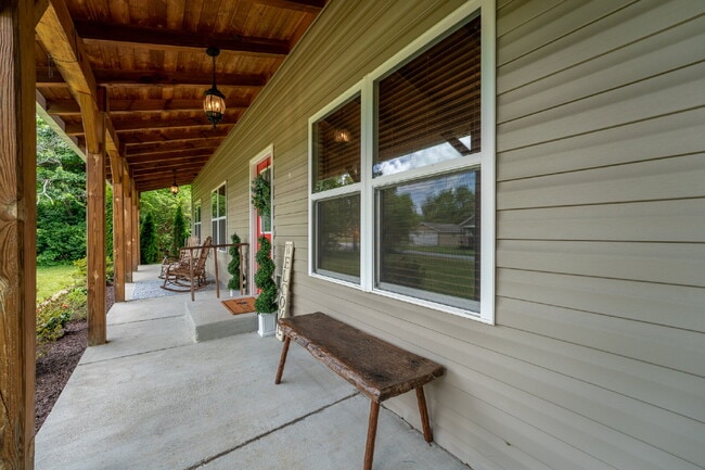 Building Photo - Mountain Lux Home - Centrally Located in Brevard! Furnished Mid- Term Rental Available from Novem...