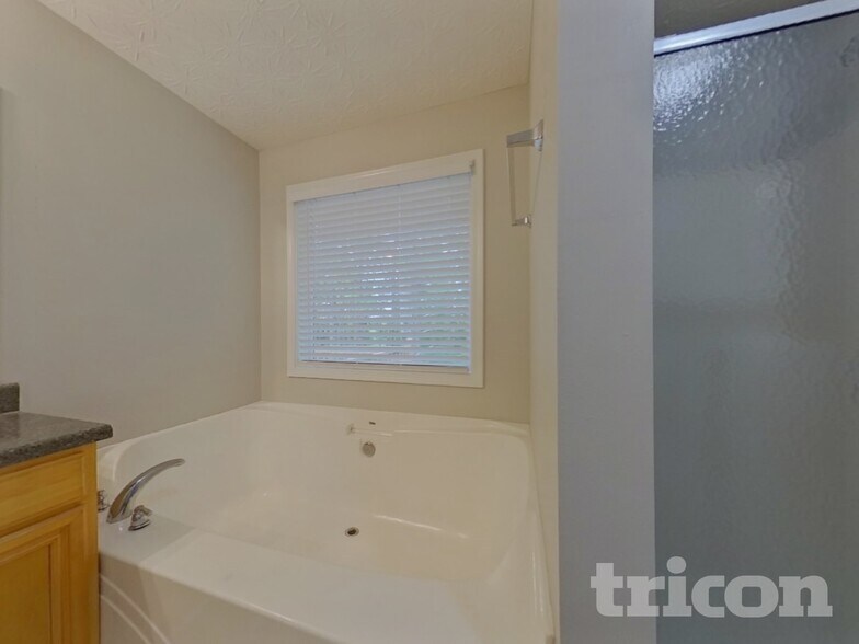 Building Photo - 7134 Creeksong Dr