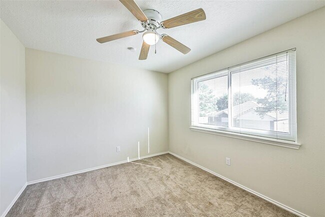 Building Photo - 22630 Round Valley Dr
