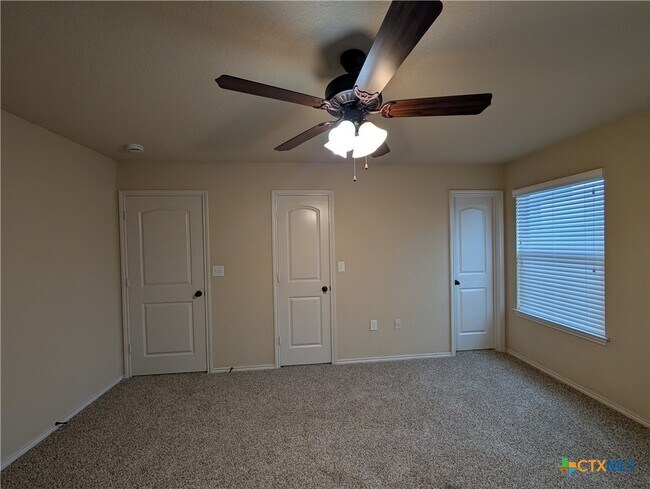 Building Photo - 669 Creekside Cir