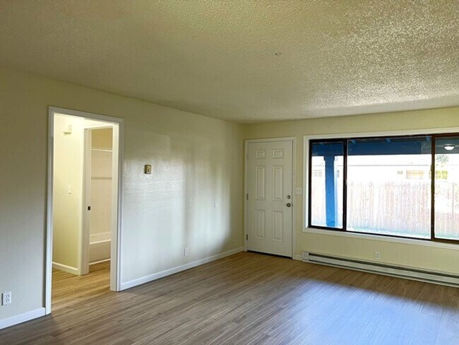 Building Photo - 2Bd/1Ba Single Story Apartment Unit - Move...