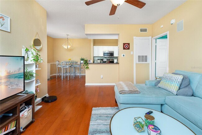 Building Photo - Beautiful 2/2 in Hunter's Creek