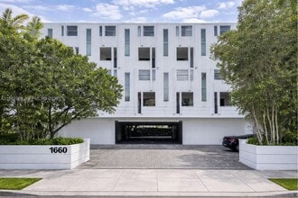 Building Photo - 1660 NE 135th St