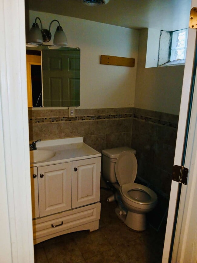 Building Photo - Charming 3-Bed, 2-Bath Gem on Woodbine Street – Cozy Comfort in 850 Sq Ft!