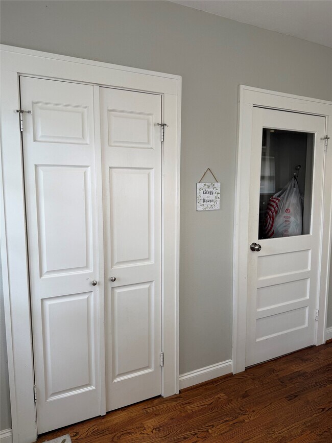 Building Photo - 307 E 28th St