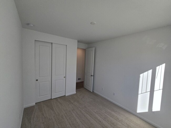 Building Photo - Brand New Aurora Highlands Ranch