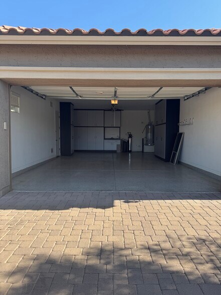 Building Photo - 2604 W Balao Dr