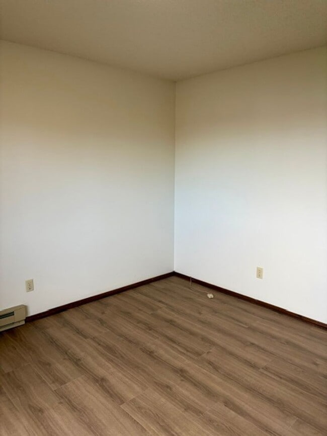 Building Photo - NEWLY UPDATED 2-Bed / 1-Bath Home – Bozeman, MT