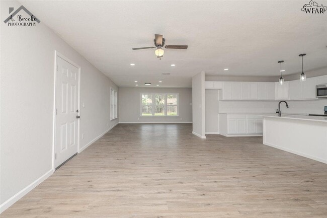 Building Photo - 1612 Christine Rd