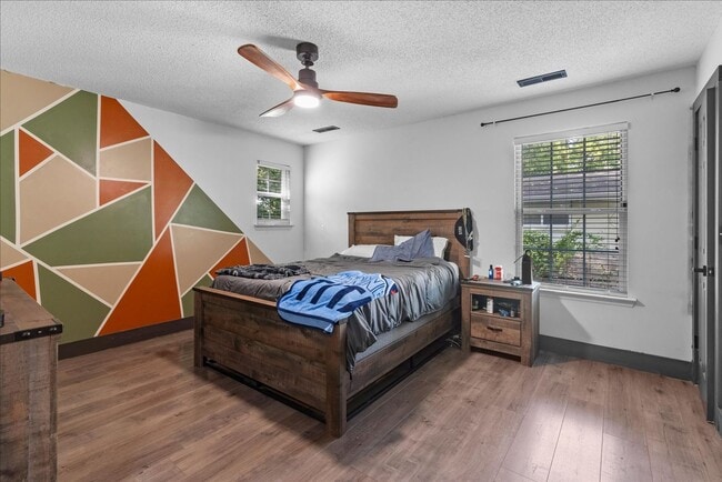 Building Photo - 1609 Roanoke Ave