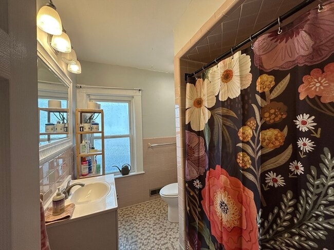 Building Photo - 70 Francis St