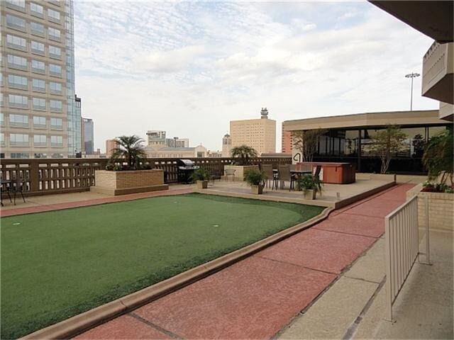 Building Photo - 2016 Main St