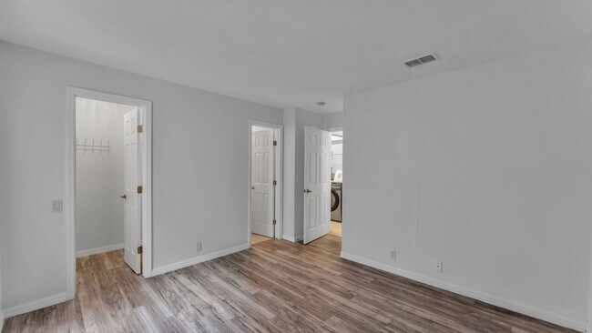 Building Photo - Waterfront home for RENT! 4 bed/2.5 bath